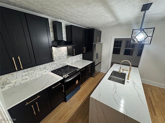 4th image of 1085 Lakeland Ave