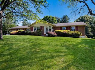 12 Seven Oaks Ln, Ewing, NJ 08628