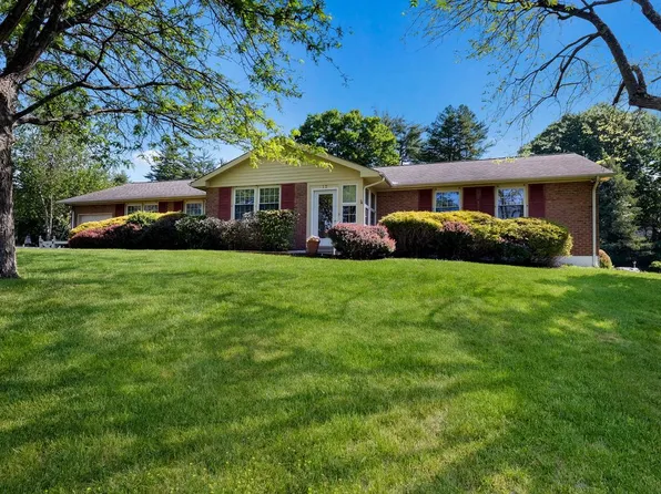 12 Seven Oaks Ln, Ewing, NJ 08628
