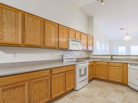 3rd image of 15759 W Pima St