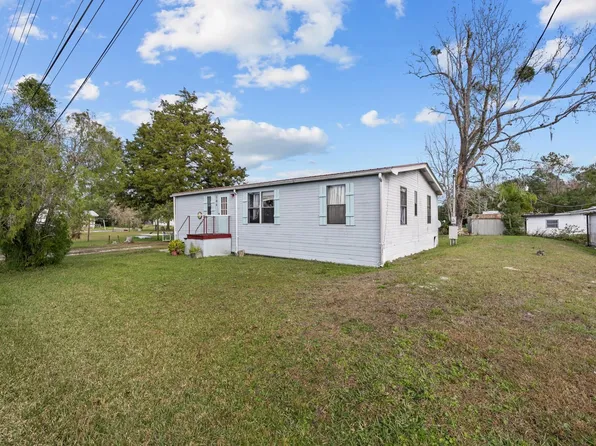 106 Lake Ln, Crescent City, FL 32112