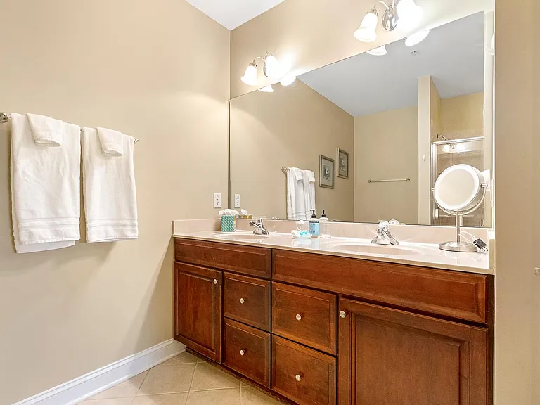 10400 Rosegate Ct #201 — Photo 37