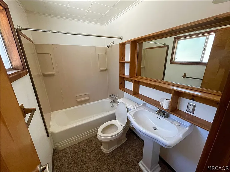 243 Spruce Ln — Photo 3