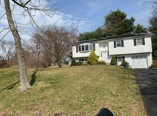 10 Kelvin Ct, Nanuet, NY 10954