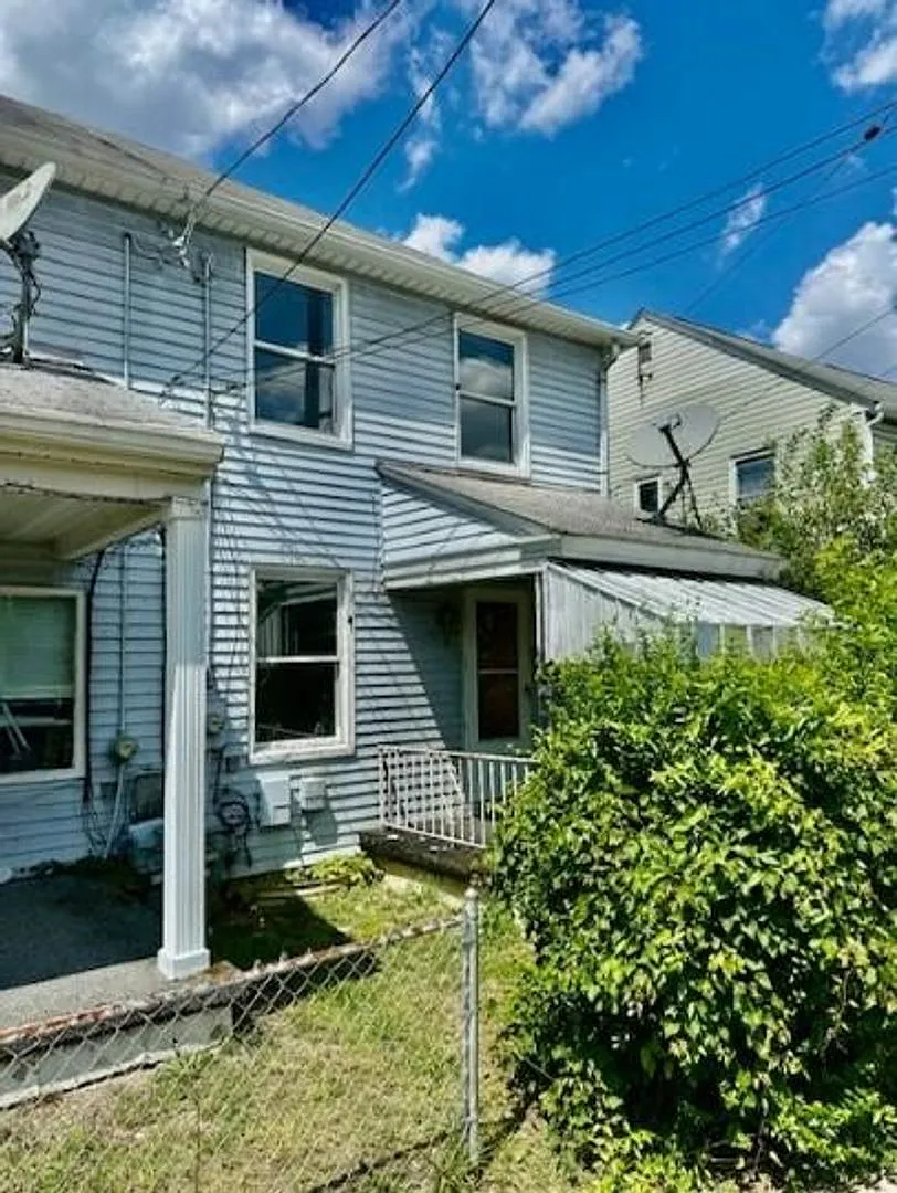 2 Bed / 1 Bath Townhouse in Clairton — Photo 1
