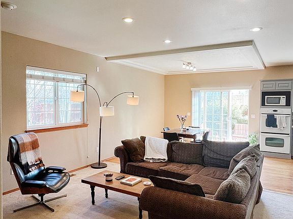 4th image of 1165 SE Vista Pl