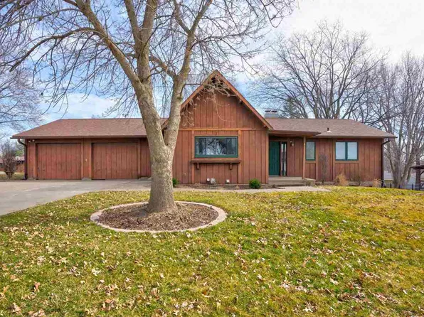 912 7th St, Kalona, IA 52247