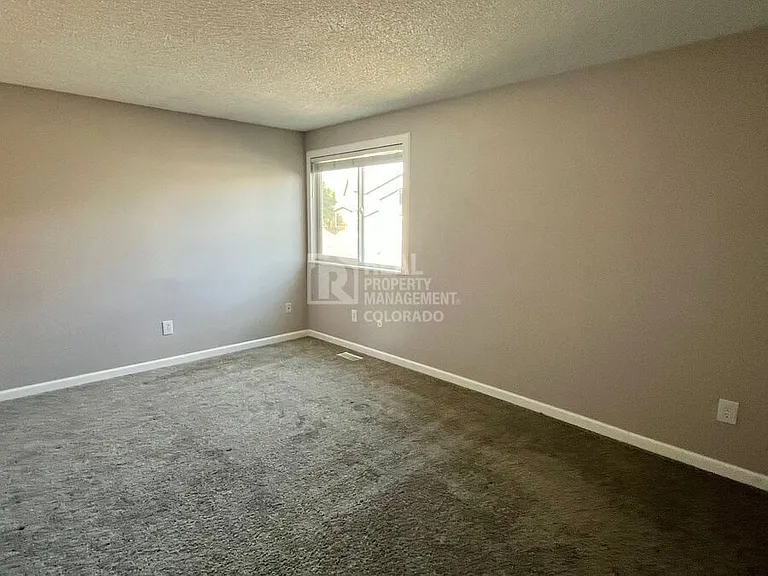 2626 Hearthwood Ln — Photo 8