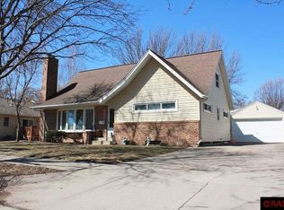 408 3rd Ave NW, Sleepy Eye, MN 56085