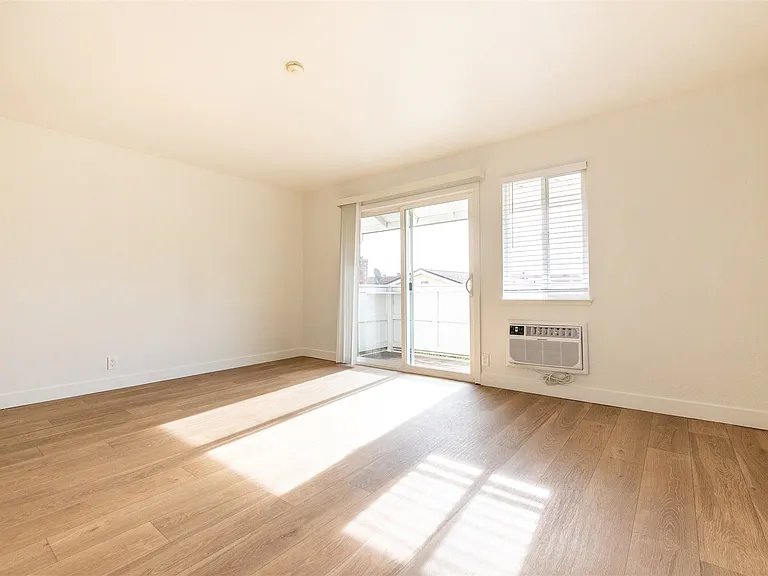 Summerhill Place Apartments — Photo 11
