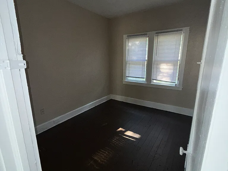 871 Midway Ave — Photo 5