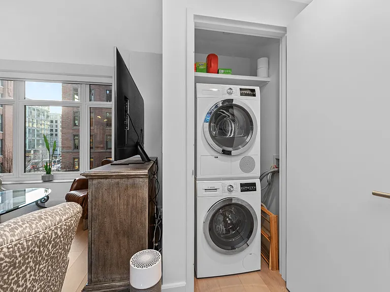 100 Lovejoy Wharf #5L — Photo 13