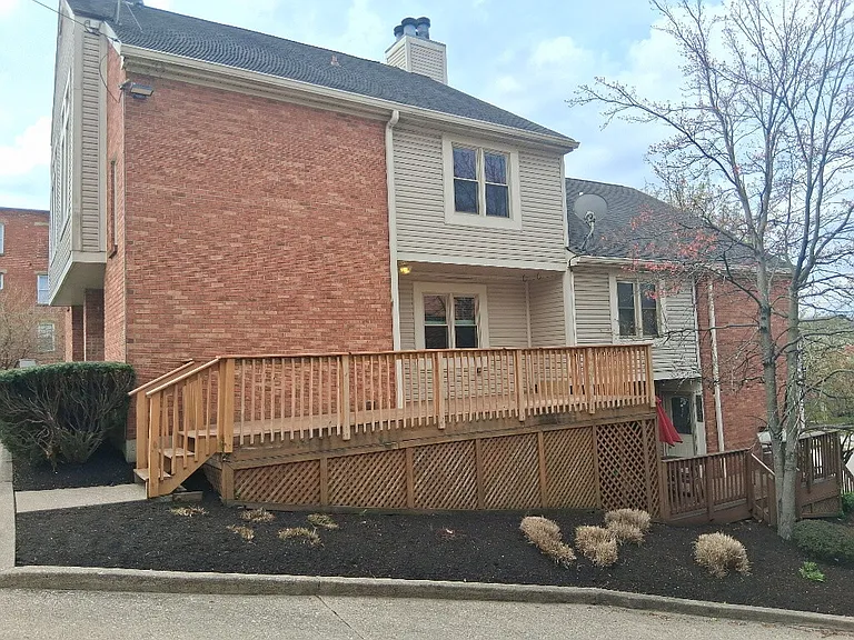 2126 Gilbert Ave — Photo 15