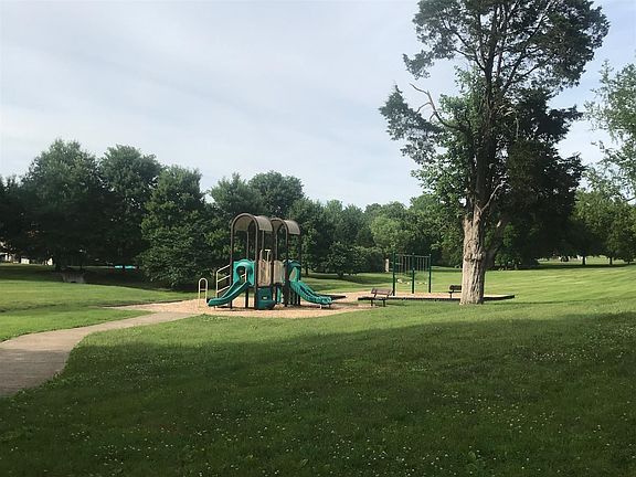 4th image of 1007 Luxborough Dr