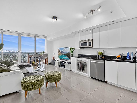 3rd image of 92 SW 3rd St APT 4407
