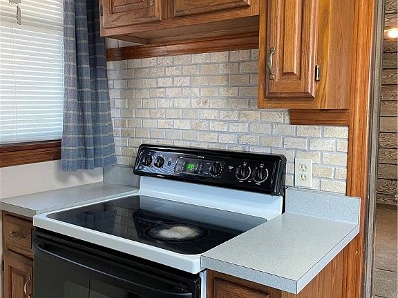 5th image of 54 Clarksville St