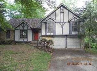 8010 Rosehill Rd, Lenexa, KS 66215