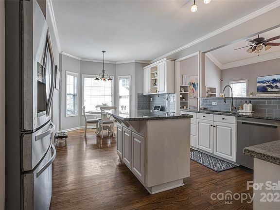 5th image of 104 Steamboat Dr