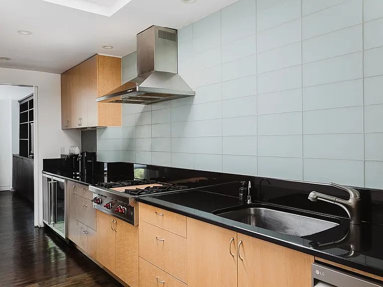 323 E 51st St #4 — Photo 7