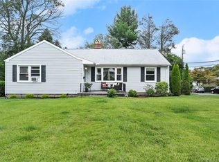 424 Hilltop Dr, Stratford, CT 06614