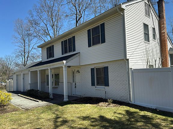2nd image of 800 Winding Way Riv