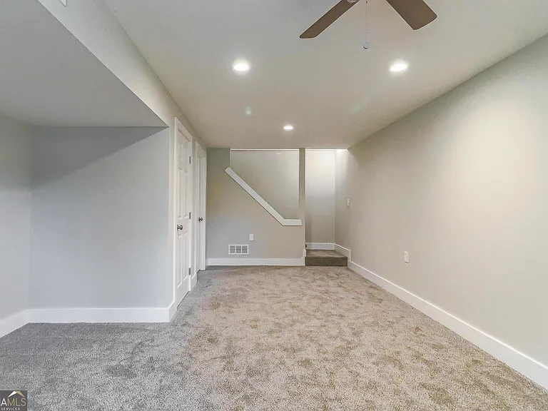 99 Woodvalley Dr — Photo 31