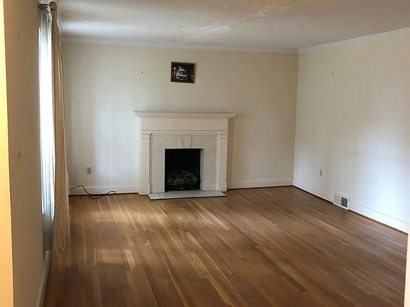 4th image of 707 Woodlawn Ave