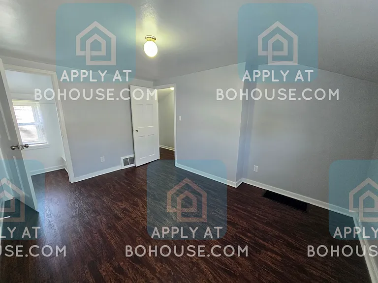 3202 McArthur Dr — Photo 8