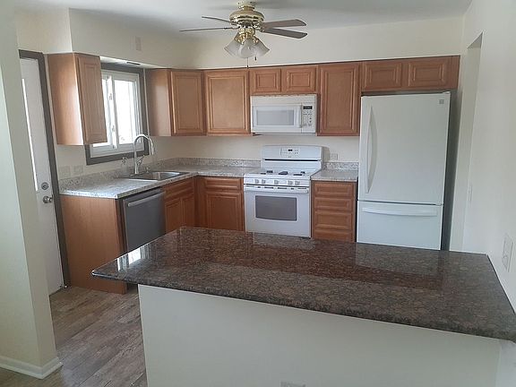3rd image of 5507 W Lake Shore Dr