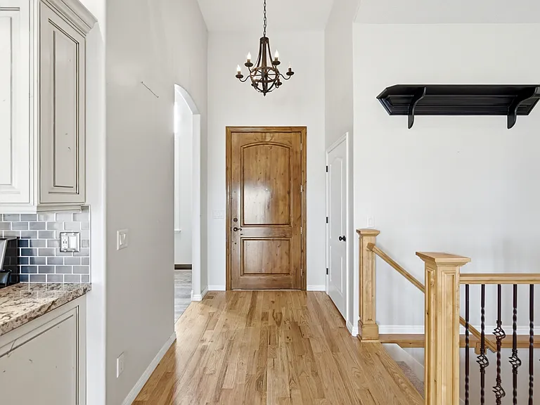 722 W Webb Rd — Photo 4