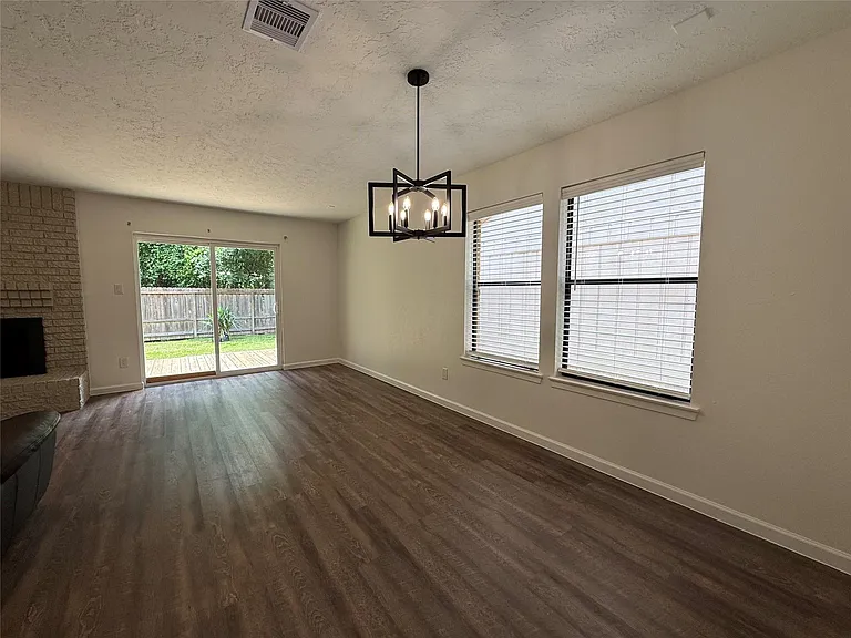 8 N Circlewood Gln — Photo 11