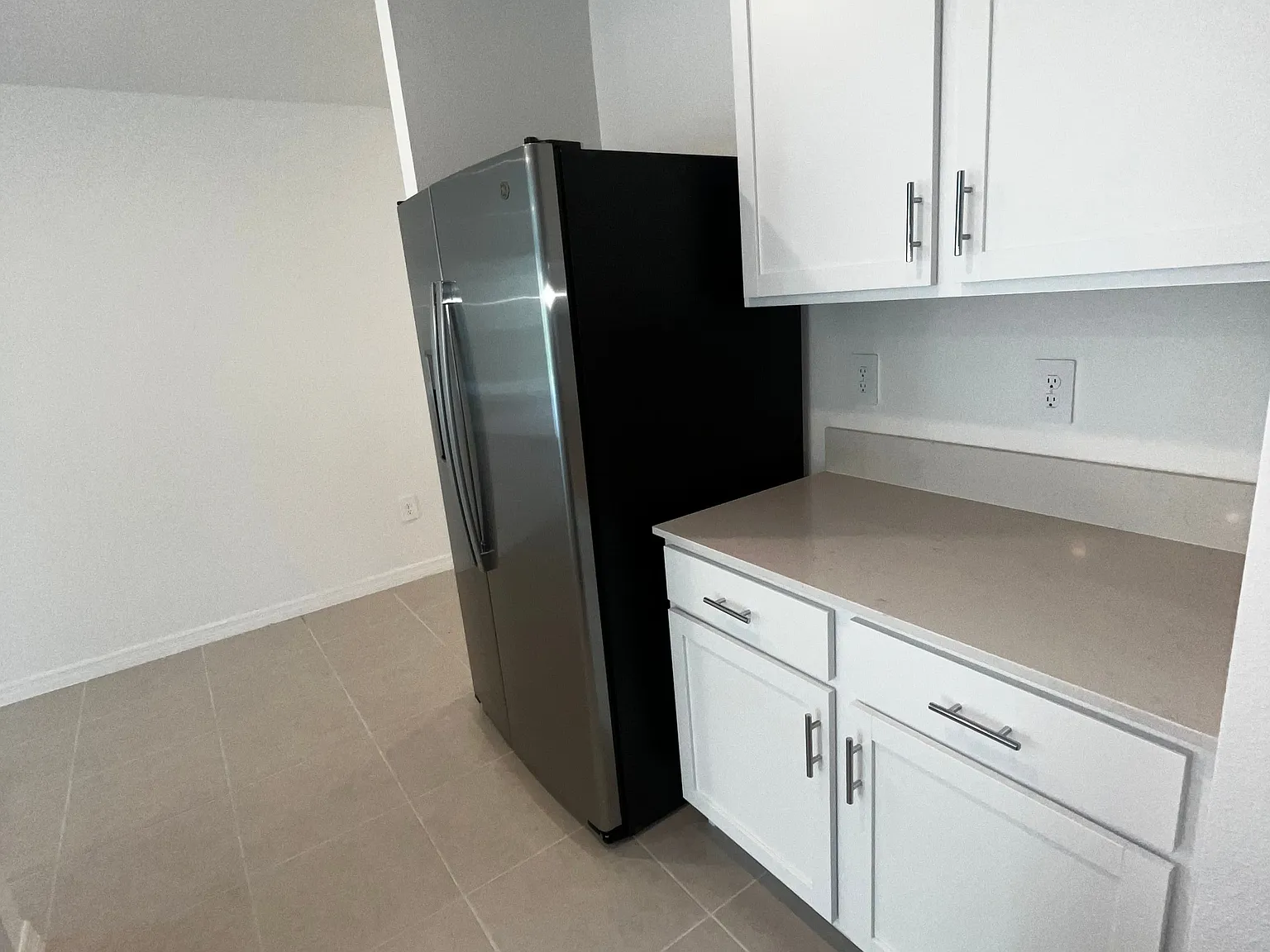 3 bed, 2.0 bath, 1429 sqft, $2,145 — Photo 4