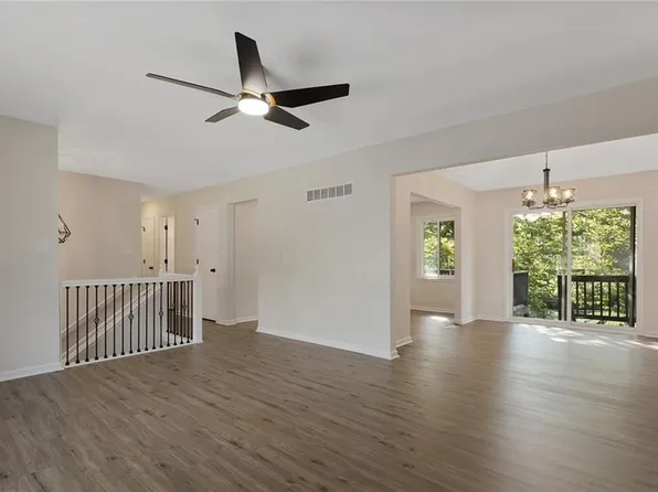 615 NE Independence Ave, Lees Summit, MO 64063