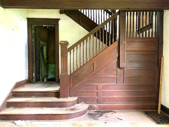 5th image of 805 E Powell Ave