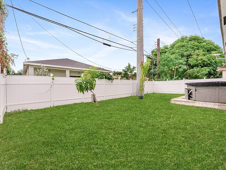 2848 NW 9th Pl — Photo 29