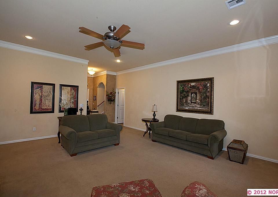 Crown moulding in living