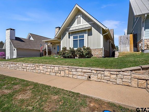 3rd image of 14621 Twin Pines Ln