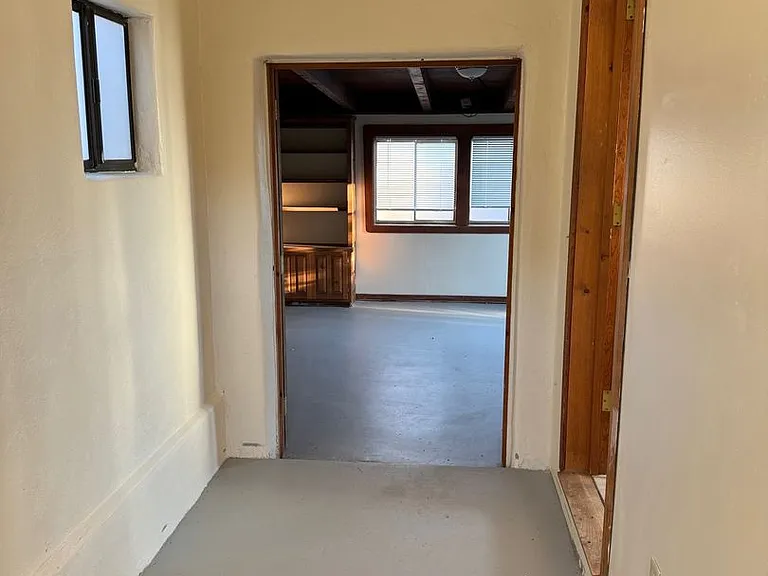 2210 W Alameda St — Photo 12