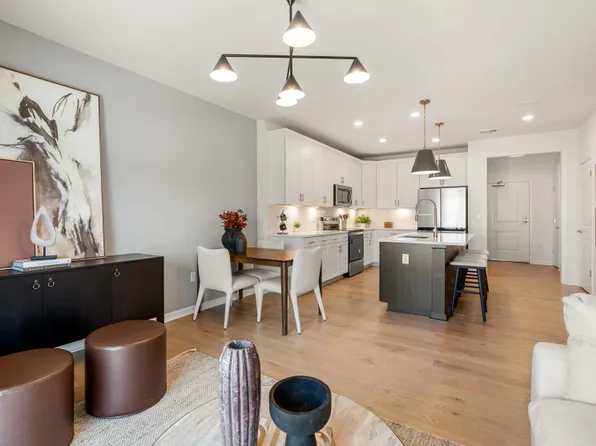 6 Stratton Dr #304, Woburn, MA 01801