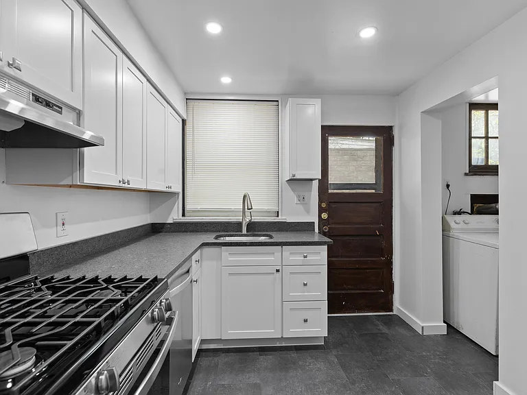 5500 Bartlett St — Photo 15