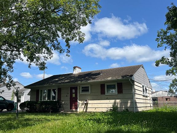 2nd image of 304 Middle Dr