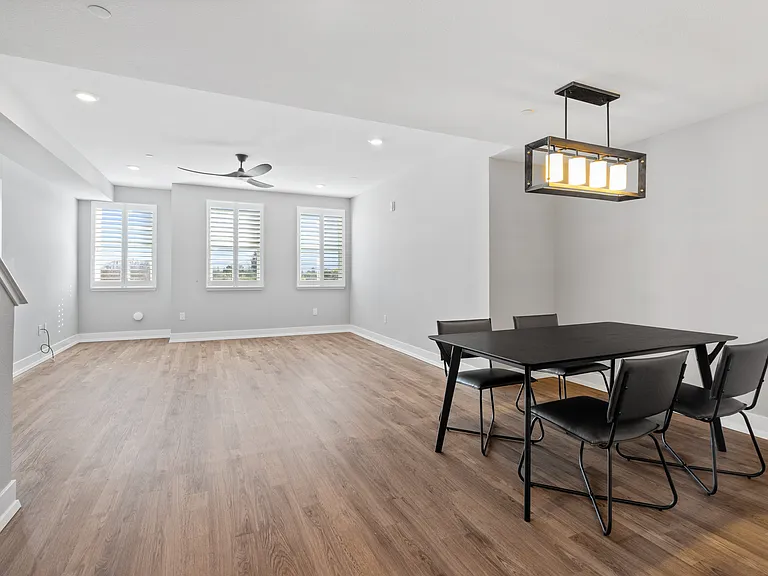 1048 Monroe St #321 — Photo 4
