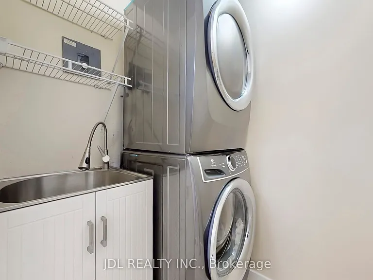 31 Brunel Ct #Townhouse 8 — Photo 12