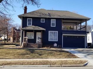 6812 Sunshine Dr, Omaha, NE 68107