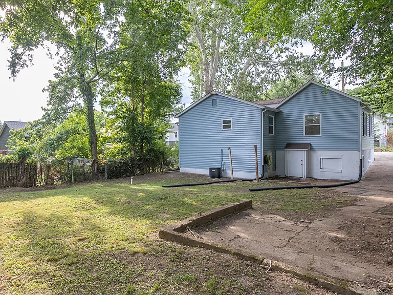 204 Walnut St — Photo 9