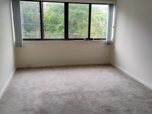 142 Main St APT 2A, Mineola, NY 11501