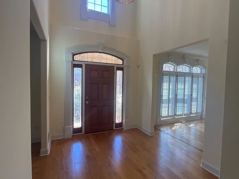 612 Banbury Ct — Photo 4
