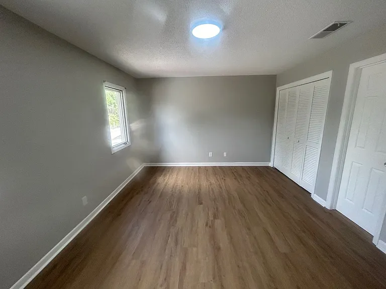 137 Lionsgate Dr — Photo 28