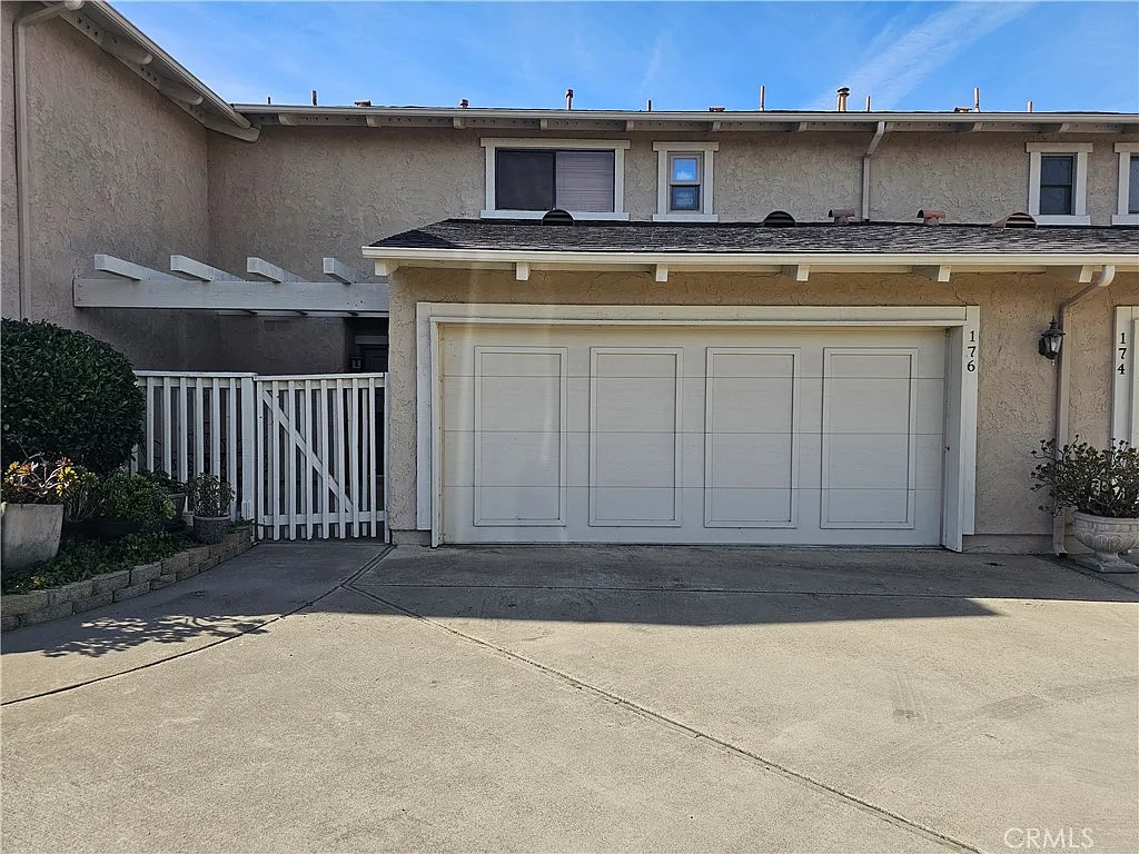 3 bed, 2.5 bath, 1672 sqft, $4,500 — Photo 4
