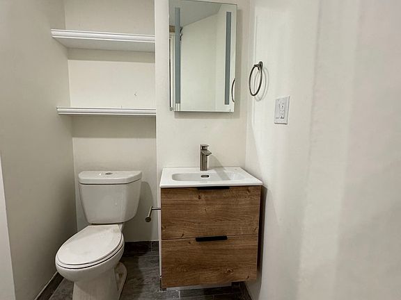 5th image of 1024 Commonwealth Ave #300